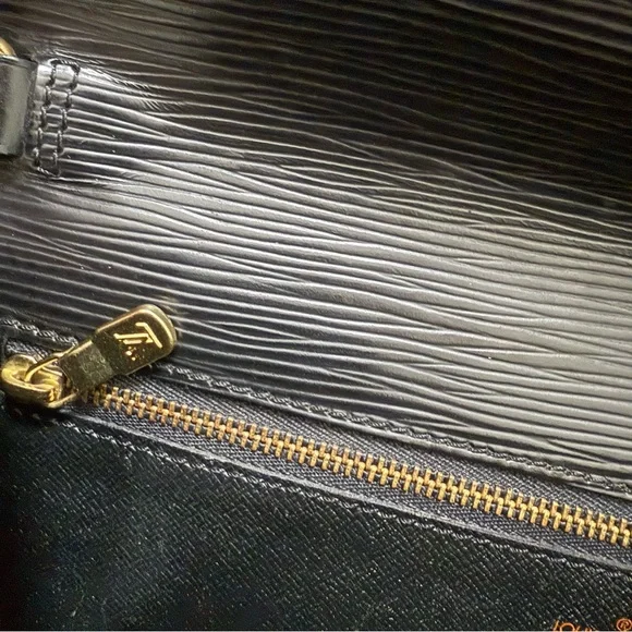 Louis Vuitton Epi Pochette Sellier Draggone Black Clutch Bag